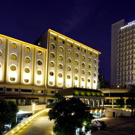 Grace Hotel Bangkok Exterior foto